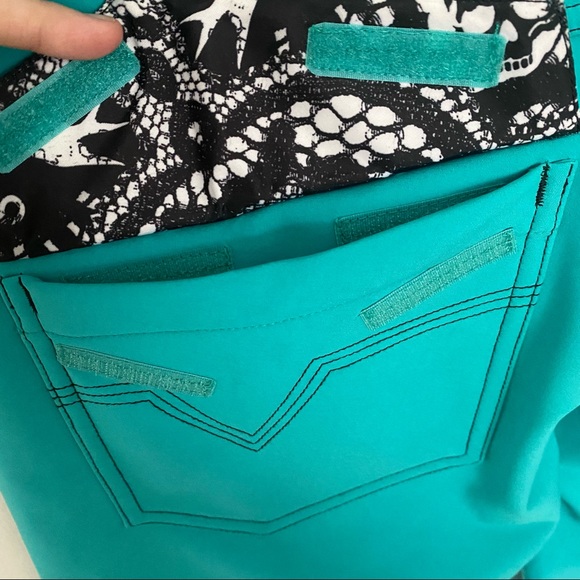 Volcom Snowboard Pants - Picture 3 of 16